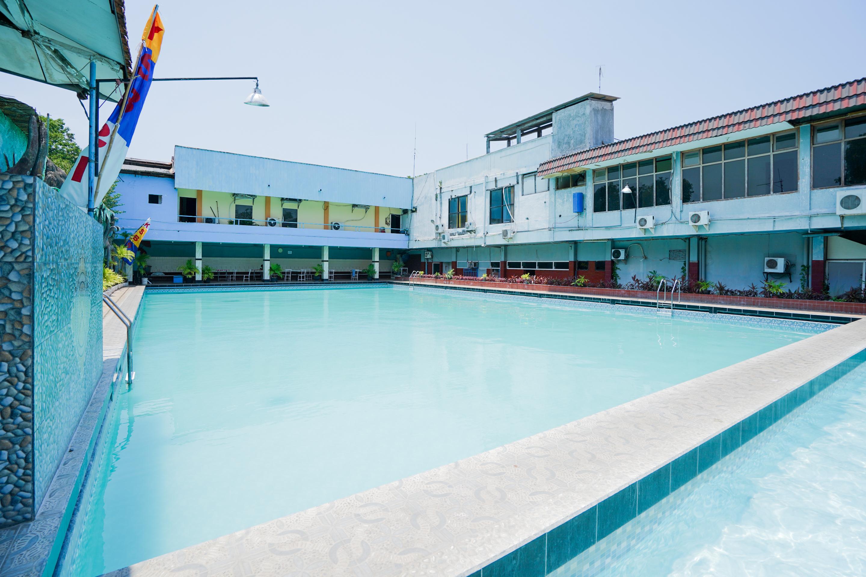 Oyo 1652 Hotel Tampiarto Probolinggo Exterior photo