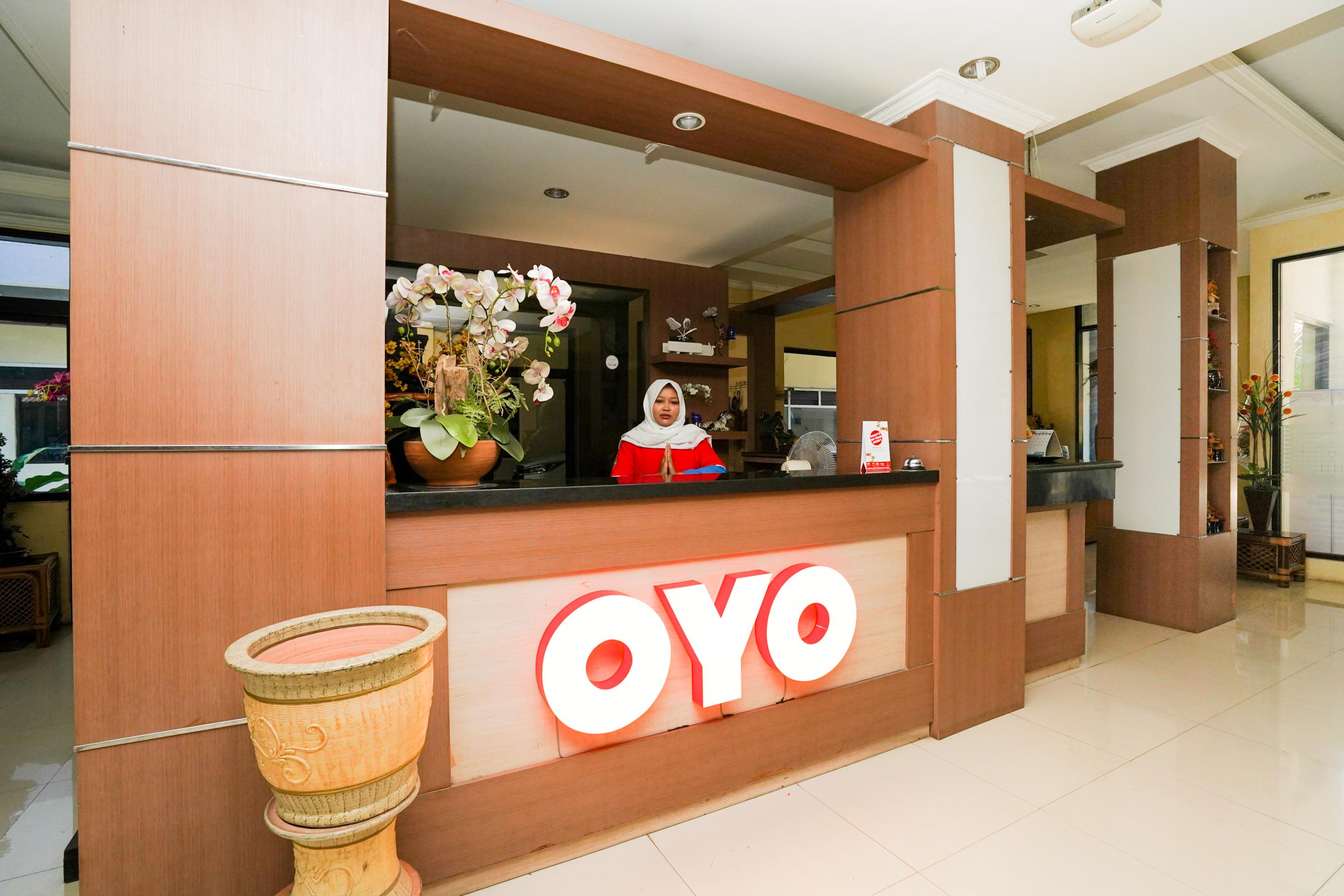 Oyo 1652 Hotel Tampiarto Probolinggo Exterior photo